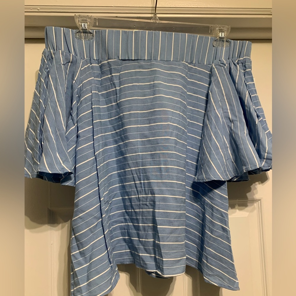 NWOT Off Shoulder Top SZ L